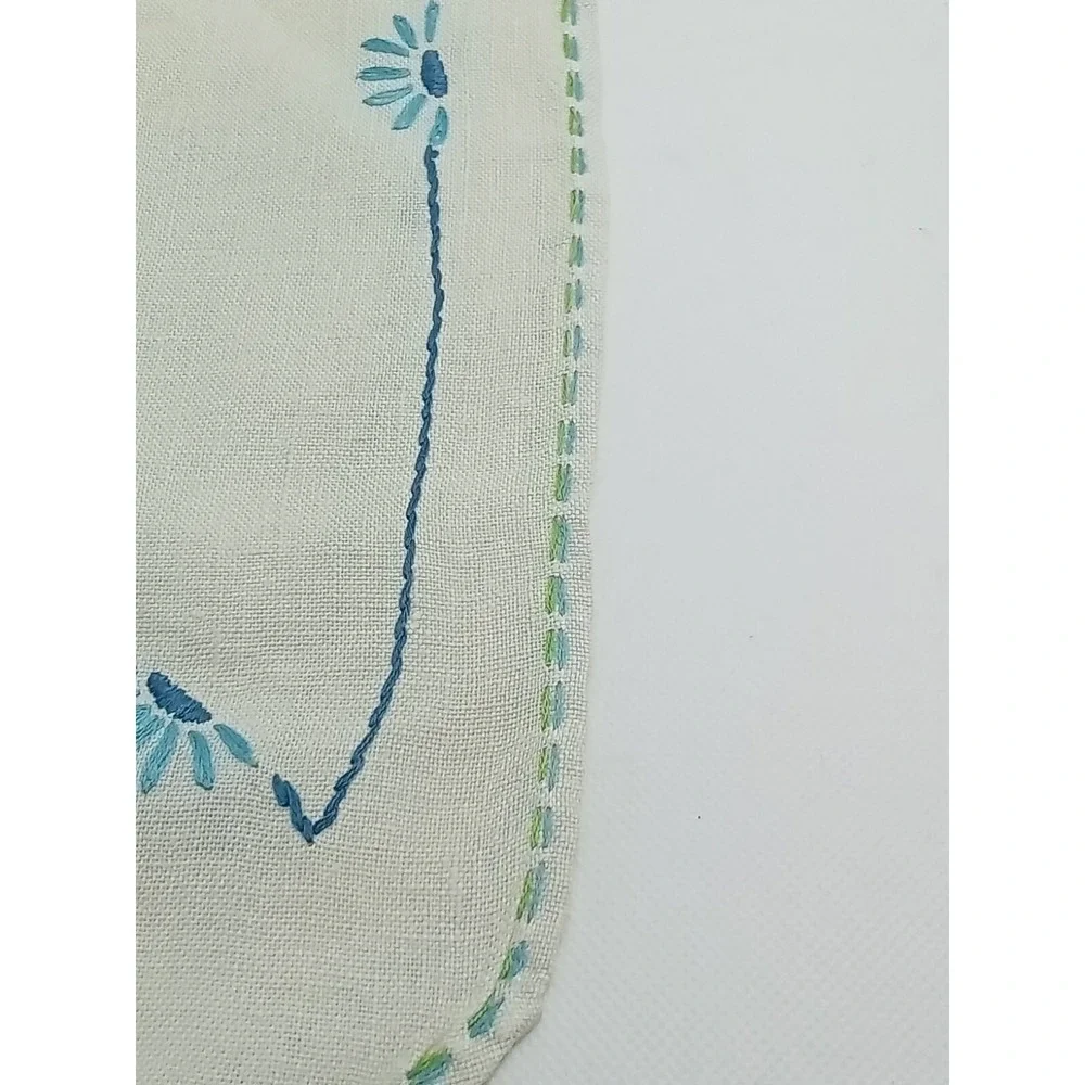 4 Vintage Needlepoint Doilies‎